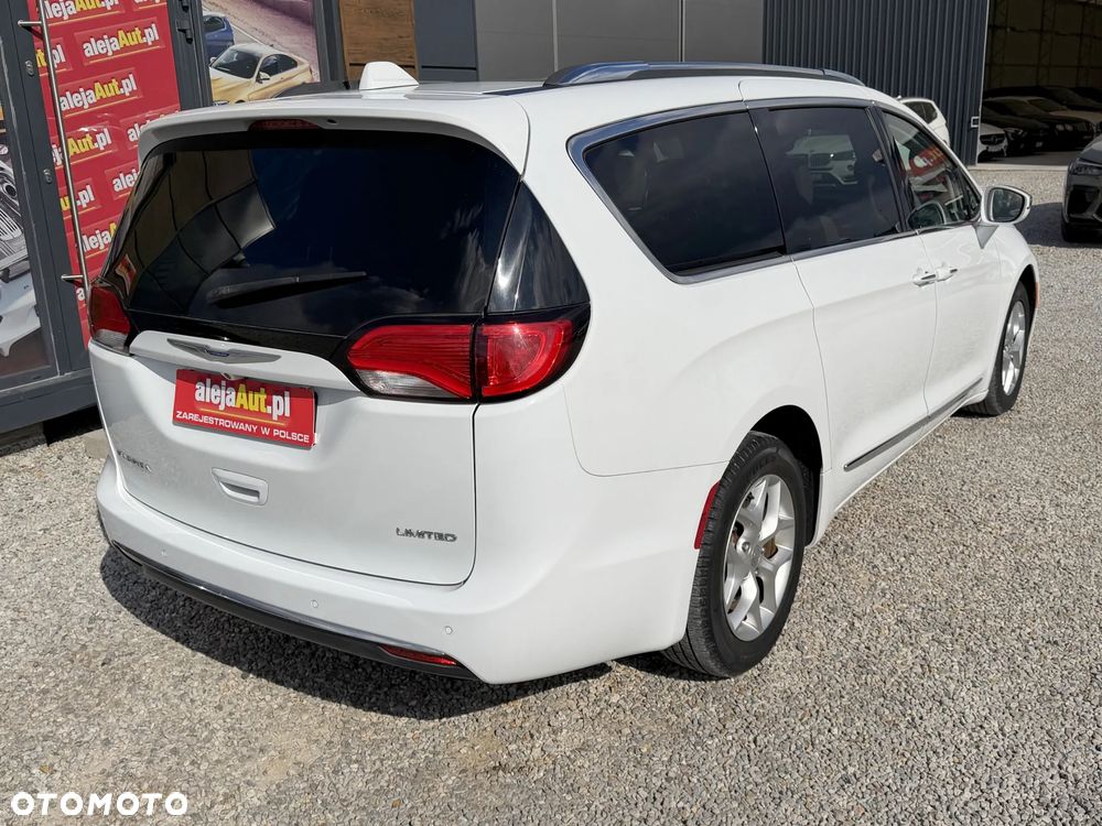 Chrysler Pacifica - 3