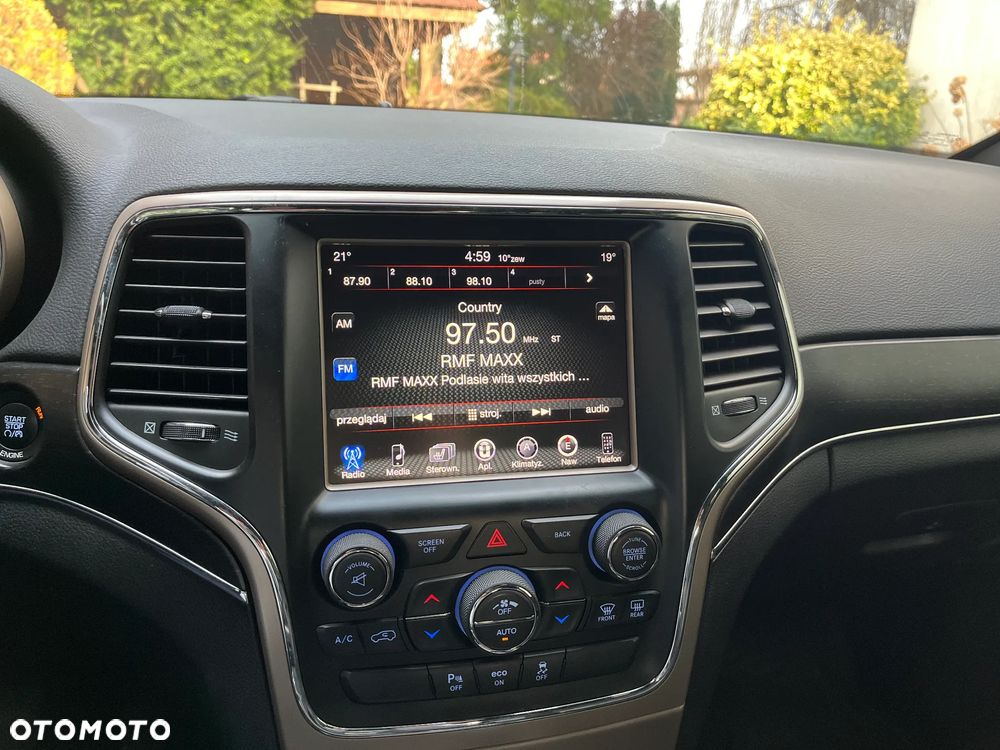 Jeep Grand Cherokee - 32