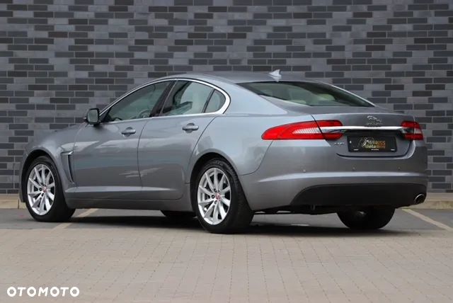 Jaguar XF 2.2 D Luxury - 4
