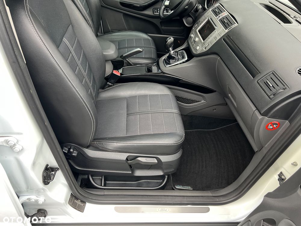 Ford Kuga - 29
