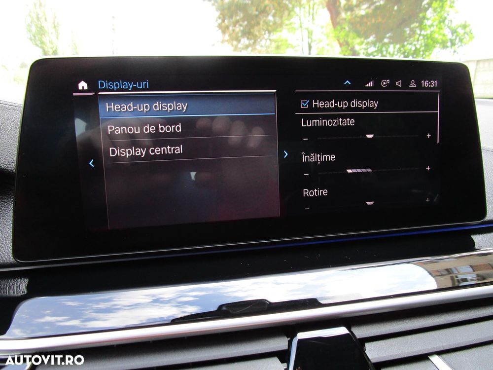 BMW Seria 5 530e xDrive AT PHEV - 33