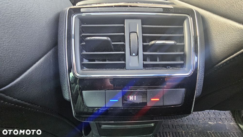 Skoda Superb 2.0 TDI L&K DSG - 14