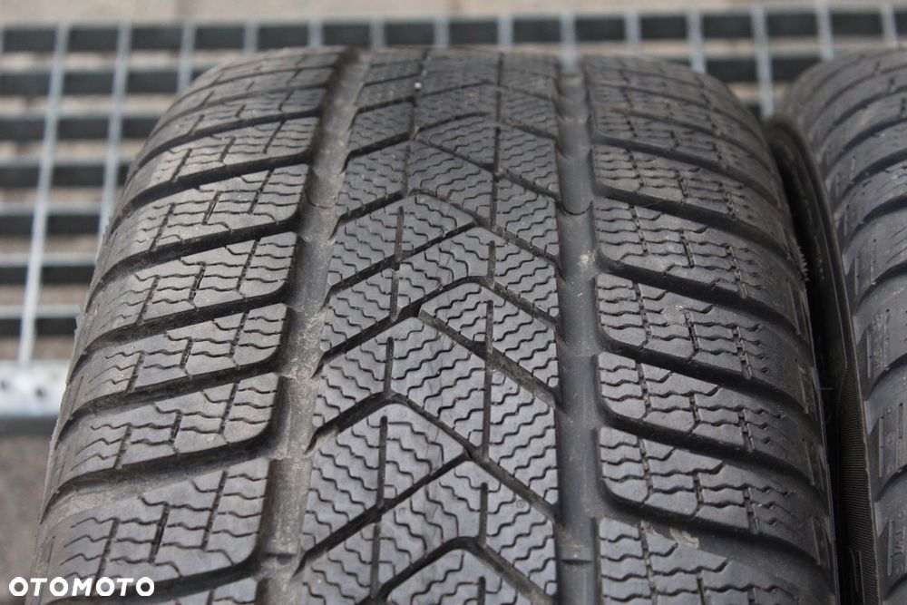2x 235/40R19 PIRELLI WINTER SOTTOZERO 3 96V 24r 7,5mm - 2