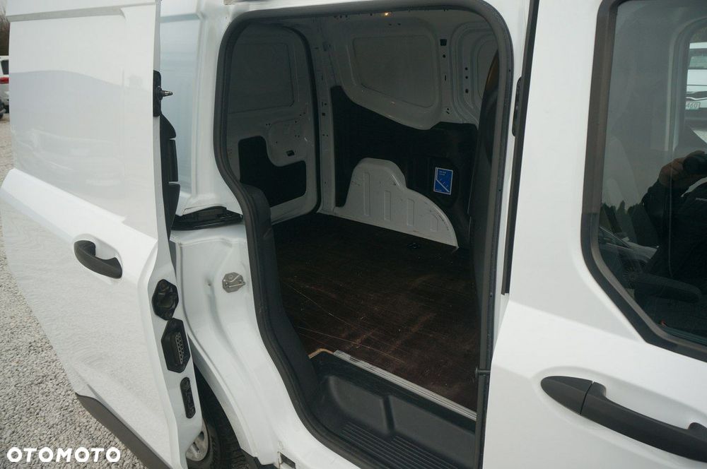 Ford Transit Courier - 24