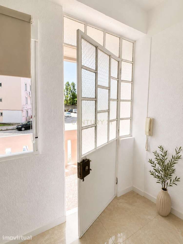 Apartamento T2 totalmente renovado em Santa Clara, Lisboa - 274.000€ - Grande imagem: 3/17