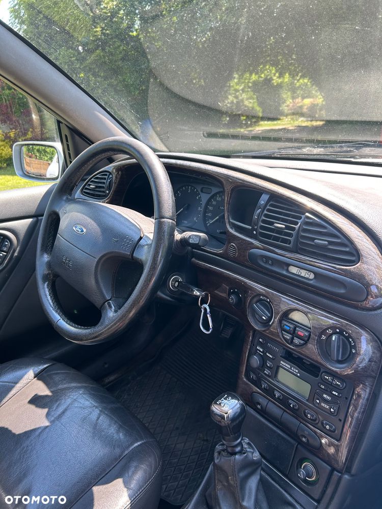 Ford Mondeo 1.8 TD GLX - 10