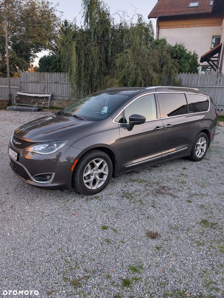 Chrysler Pacifica - 15