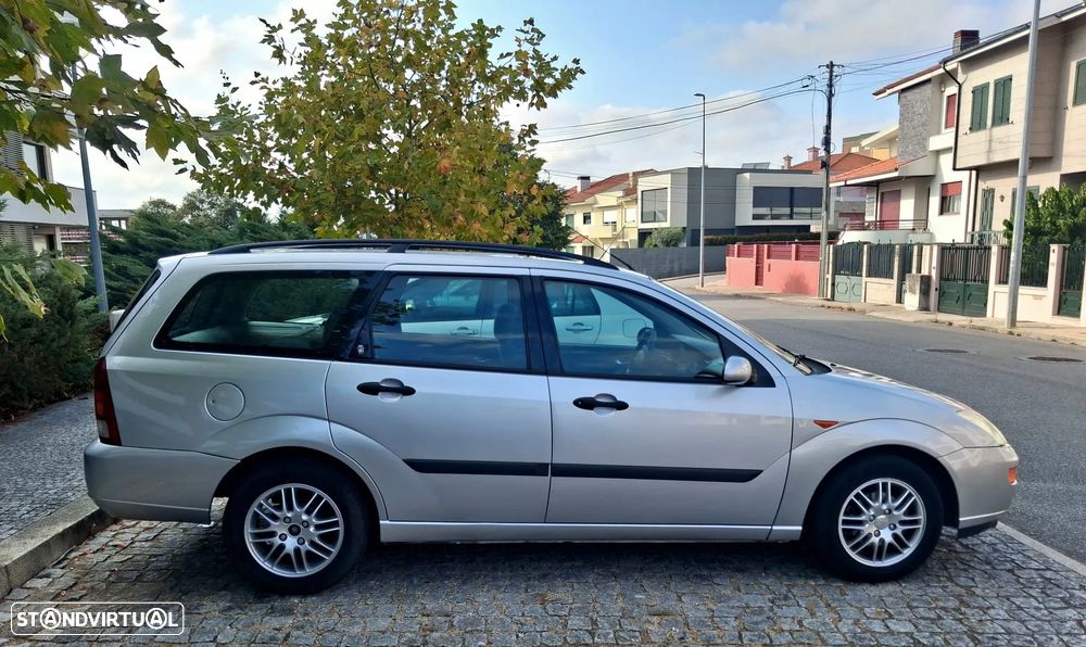 Ford Focus SW 1.6 Ghia - 12