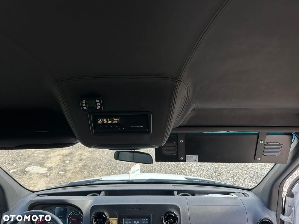 Mercedes-Benz Sprinter 517 - 21