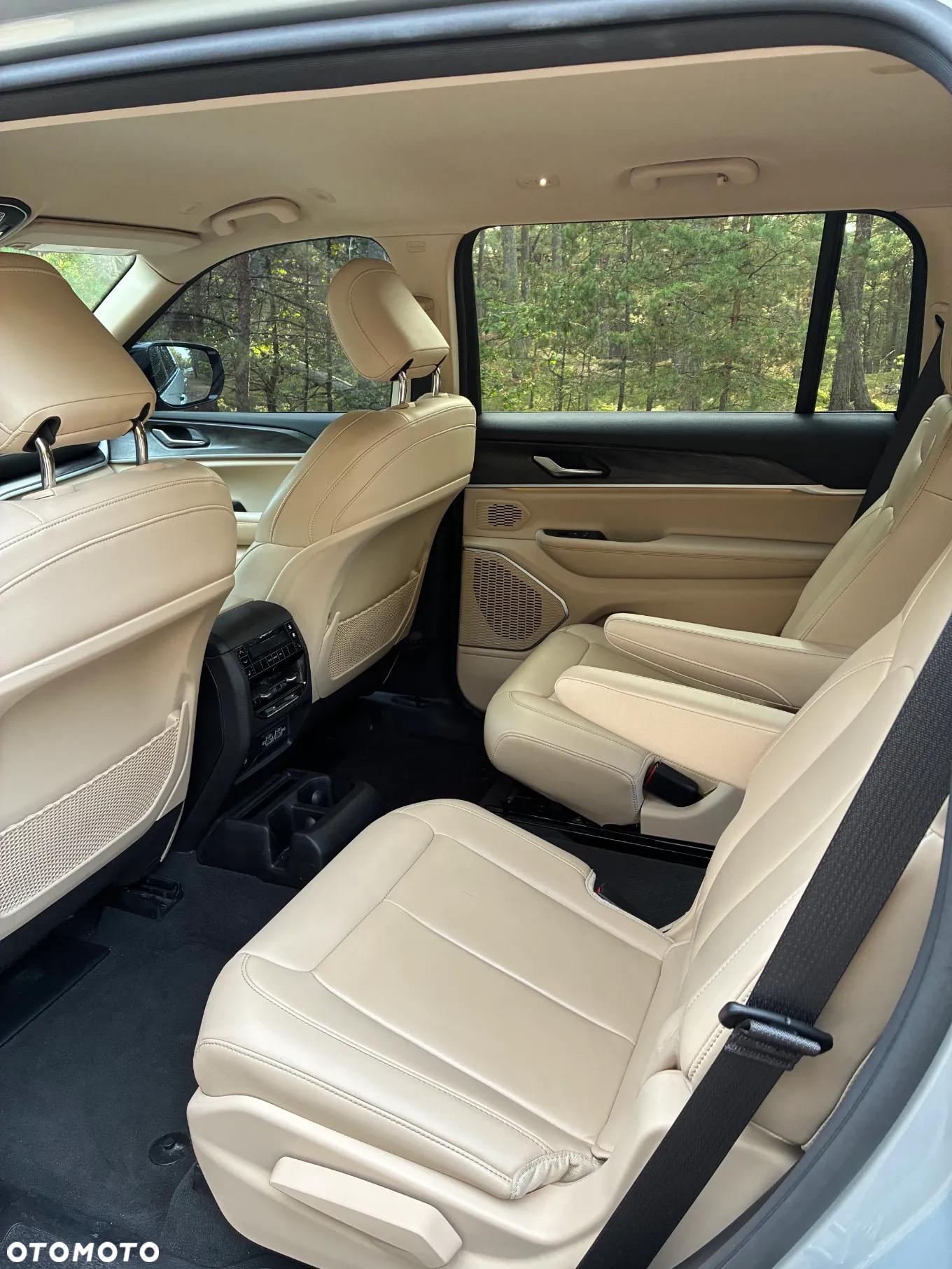 Jeep Grand Cherokee - 21