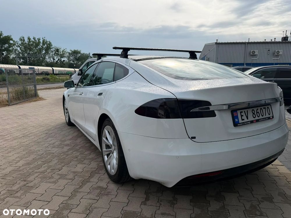 Tesla Model S - 5