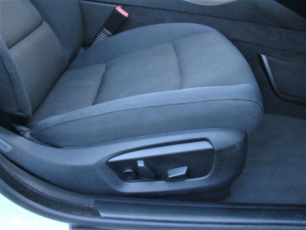 BMW Seria 5 525d xDrive Sport-Aut Modern Line - 17