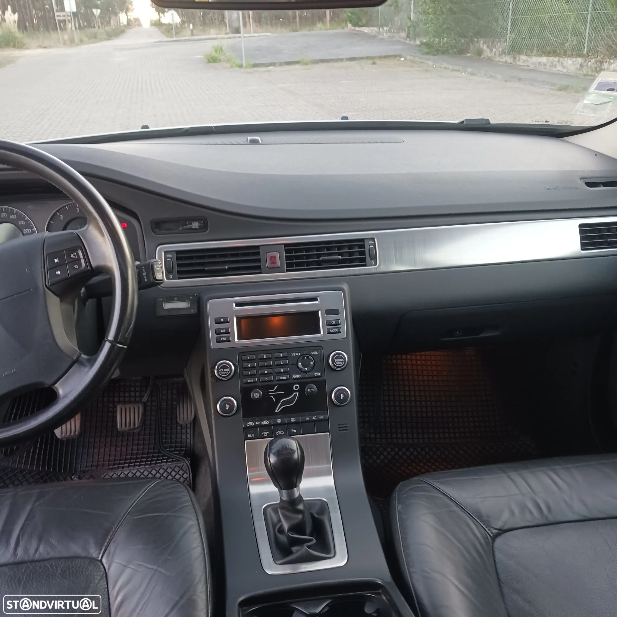 Volvo V70 2.4 D5 Momentum - 12
