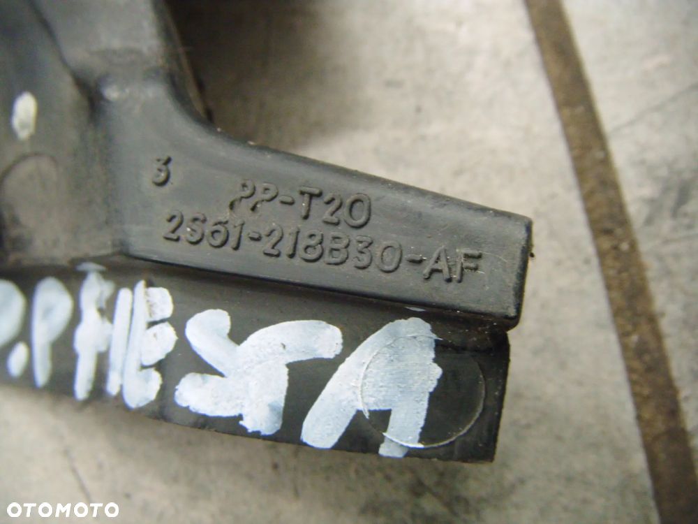 ford fiesta mk6 04r narożnik podszybia prawy przód  2s61-218b30-af - 2