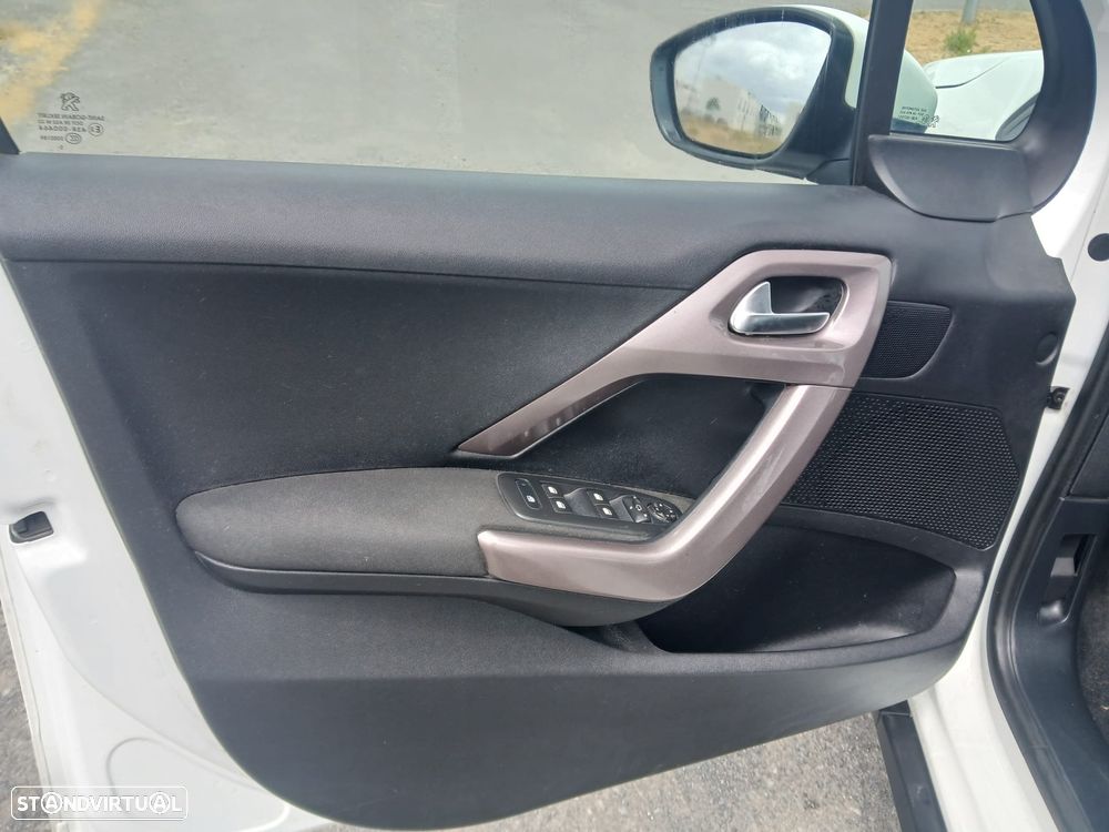 Peugeot 2008 PureTech 82 Style - 23