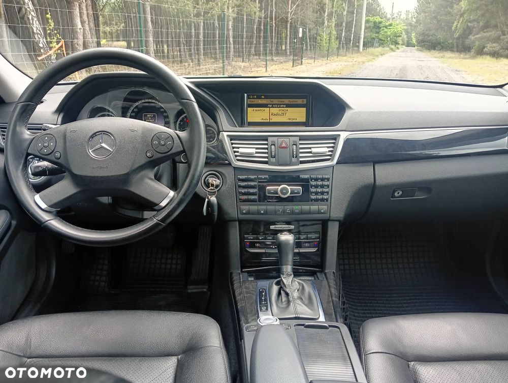 Mercedes-Benz Klasa E 200 BlueEFFICIENCY 7G-TRONIC Elegance - 7