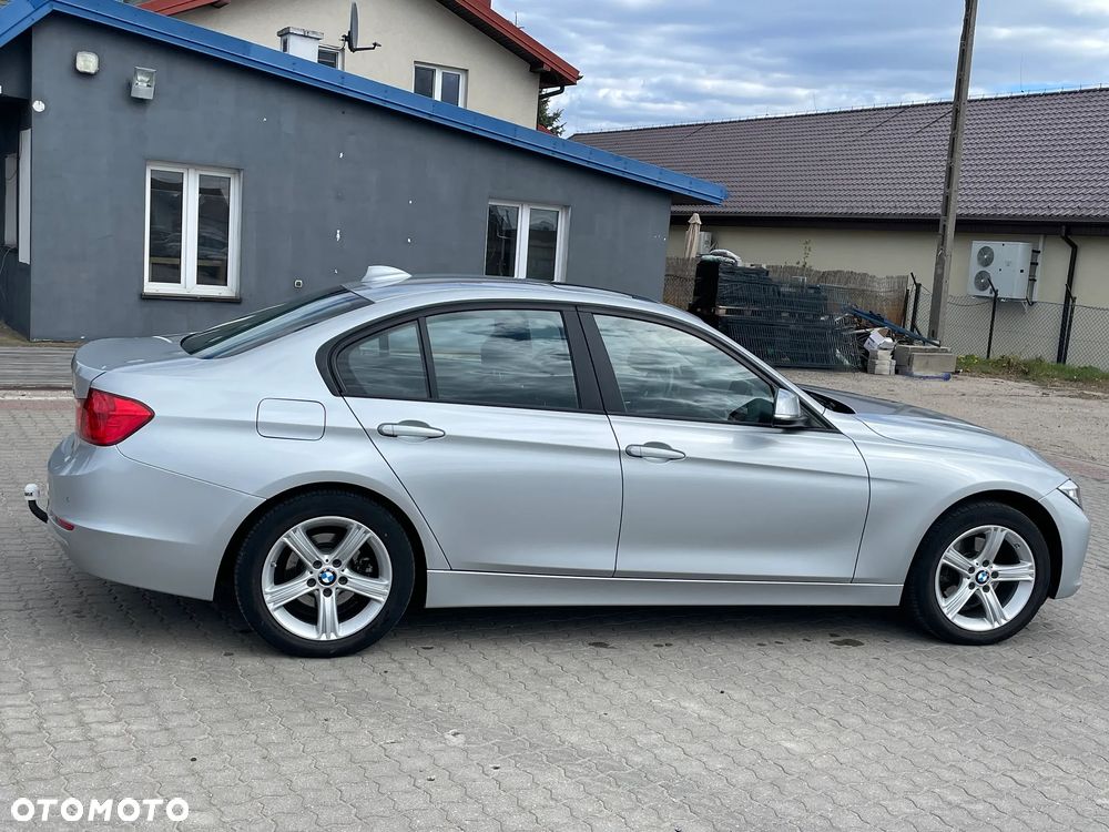 BMW Seria 3 328i xDrive Sport-Aut - 17