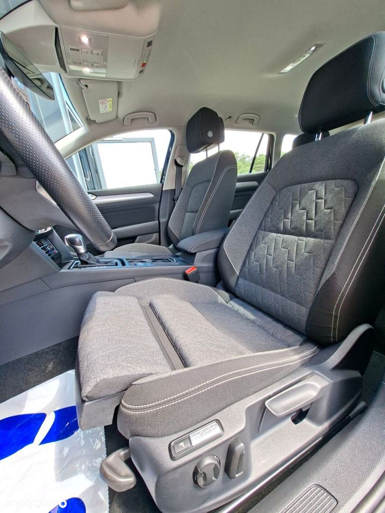 Volkswagen Passat - 11