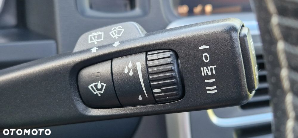 Volvo V60 D6 AWD Plug-in Hybrid Momentum - 26