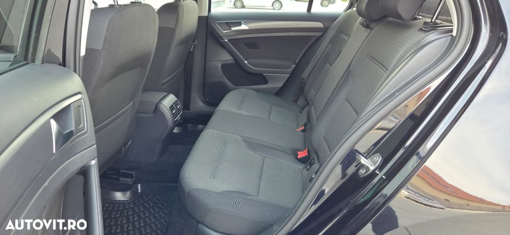 Volkswagen e-Golf - 22