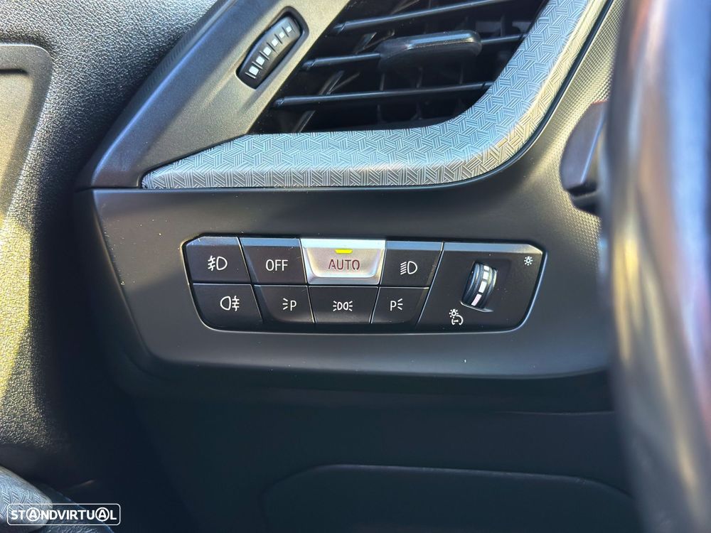 BMW 118 i Pack Desportivo M Auto - 16
