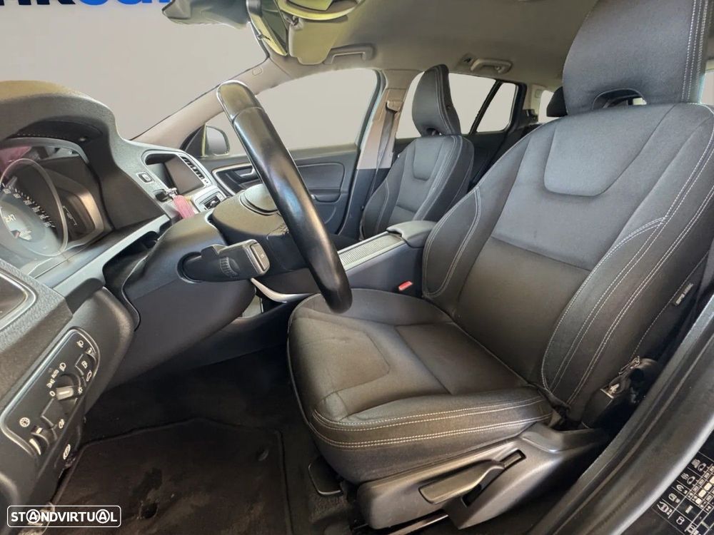 Volvo V60 1.6 D2 Momentum Eco - 17