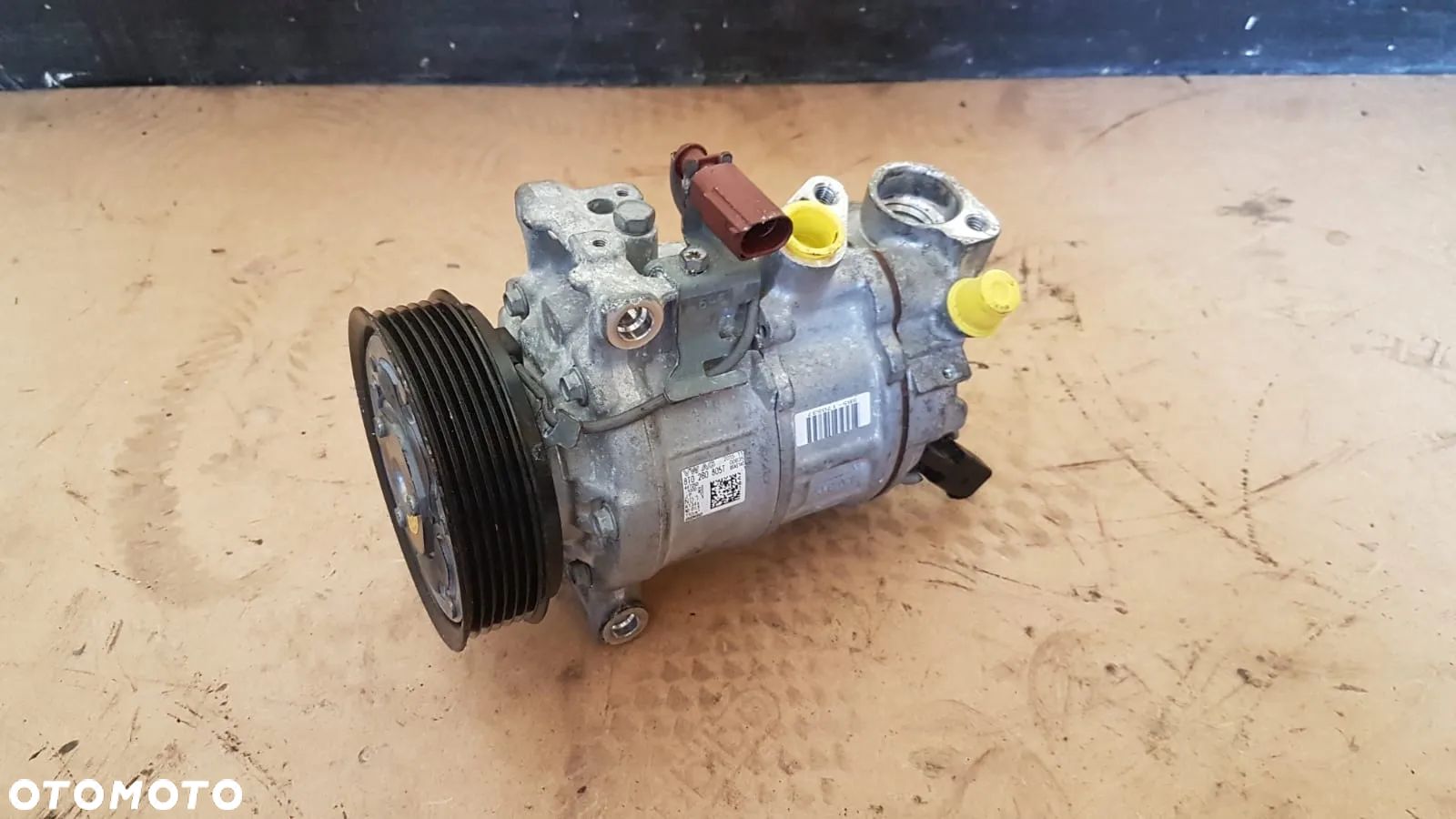 SPRĘŻARKA KOMPRESOR  KLIMATYZACJI AUDI A4 A5 A6 Q5 8T0260805T - 1