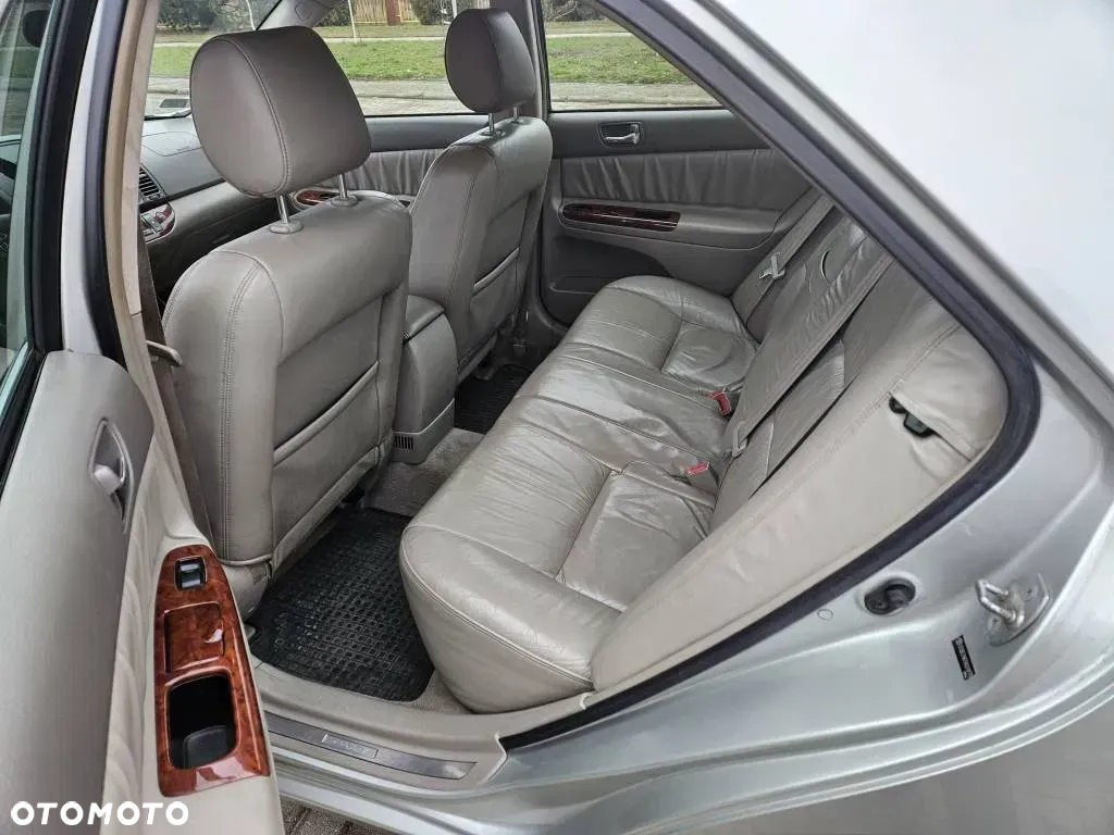 Toyota Camry 2.4 VVT-i - 6