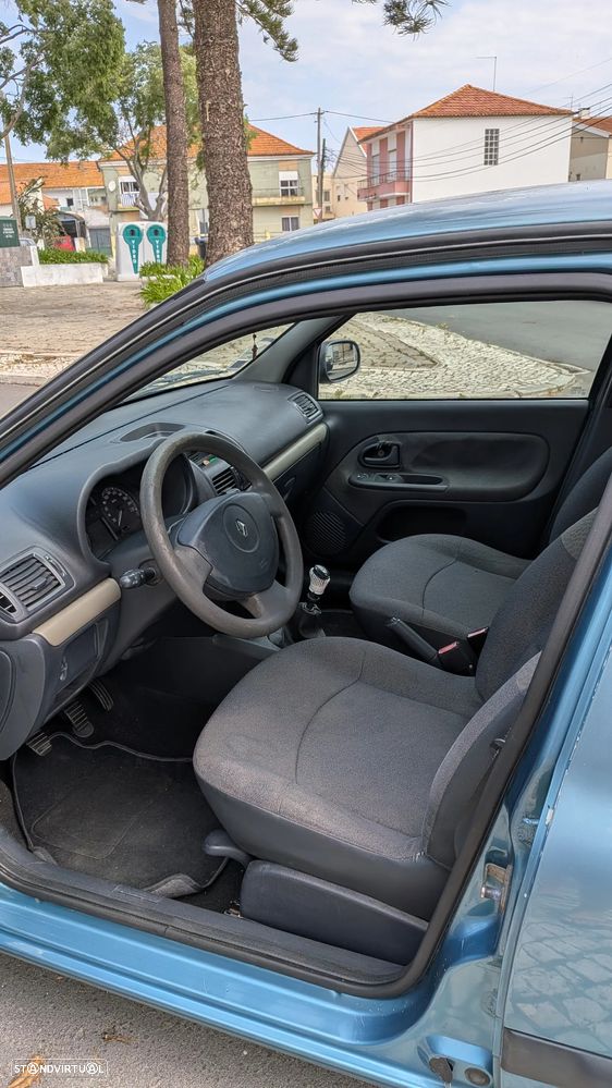 Renault Clio 1.2 16V Confort - 9