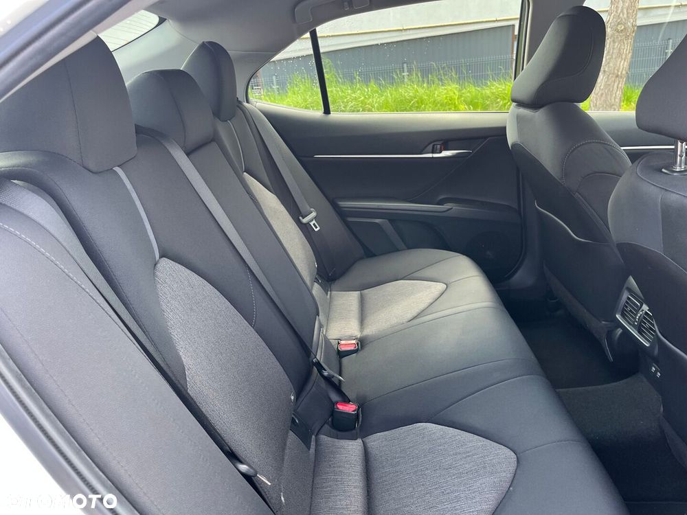 Toyota Camry 2.5 Hybrid Comfort CVT - 25