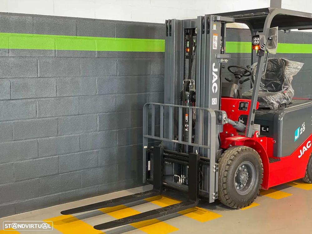 JAC CPD25J Empilhador Elétrico - 13