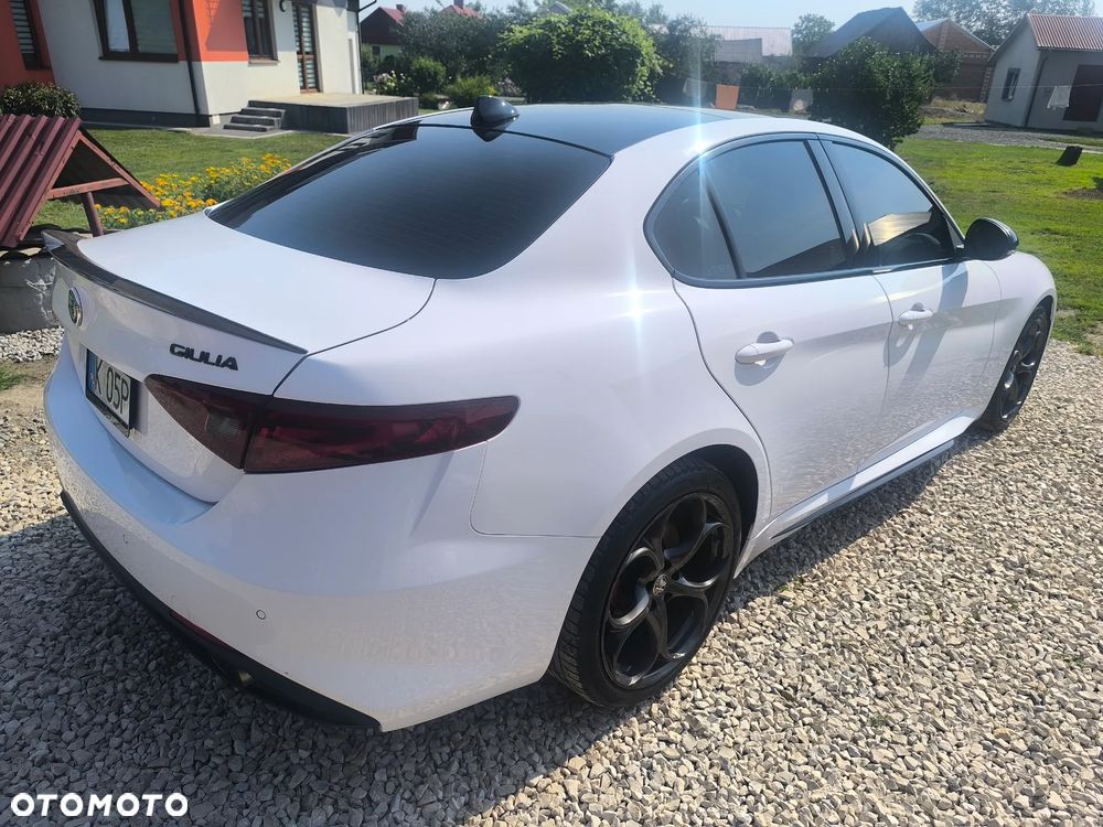 Alfa Romeo Giulia 2.0 Turbo 16V AT8-Q4 Ti - 4
