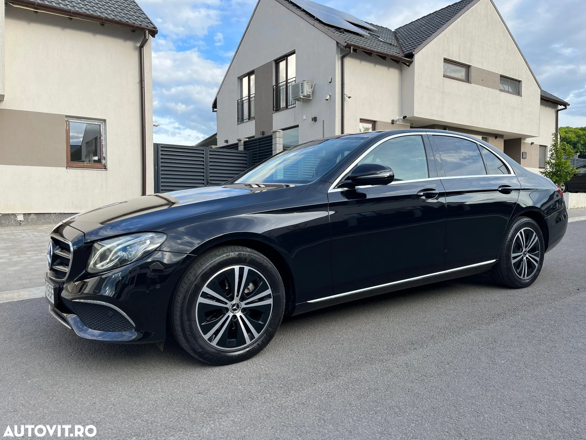 Mercedes-Benz E 220 d T 9G-TRONIC Avantgarde - 3