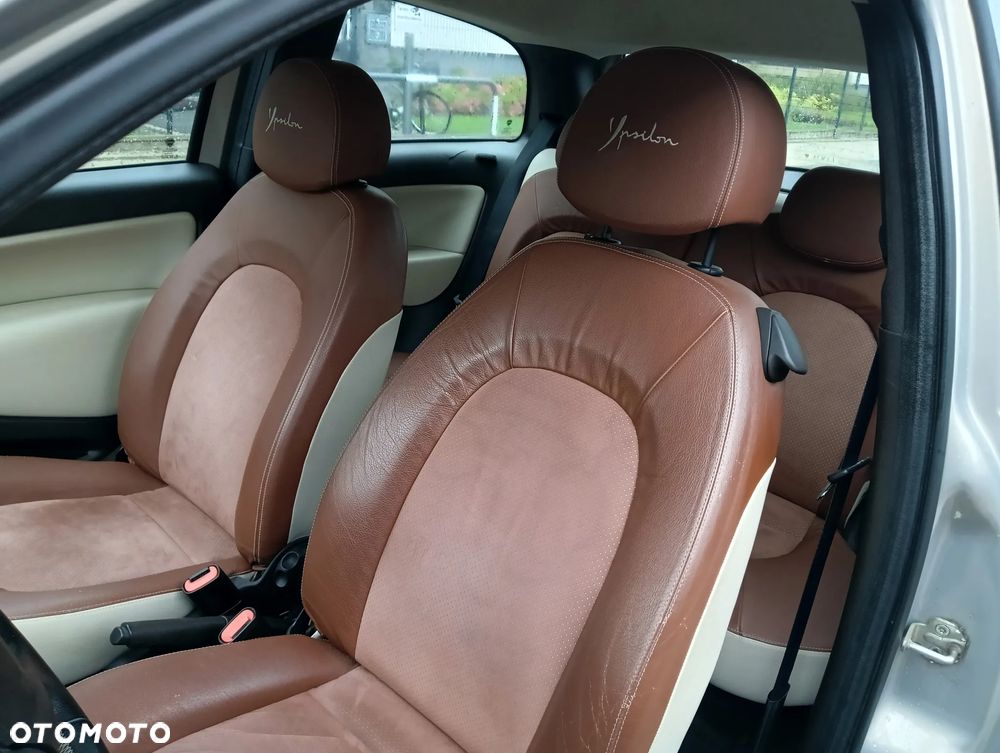 Lancia Ypsilon 1.4 8V Platino (4 os.) - 24