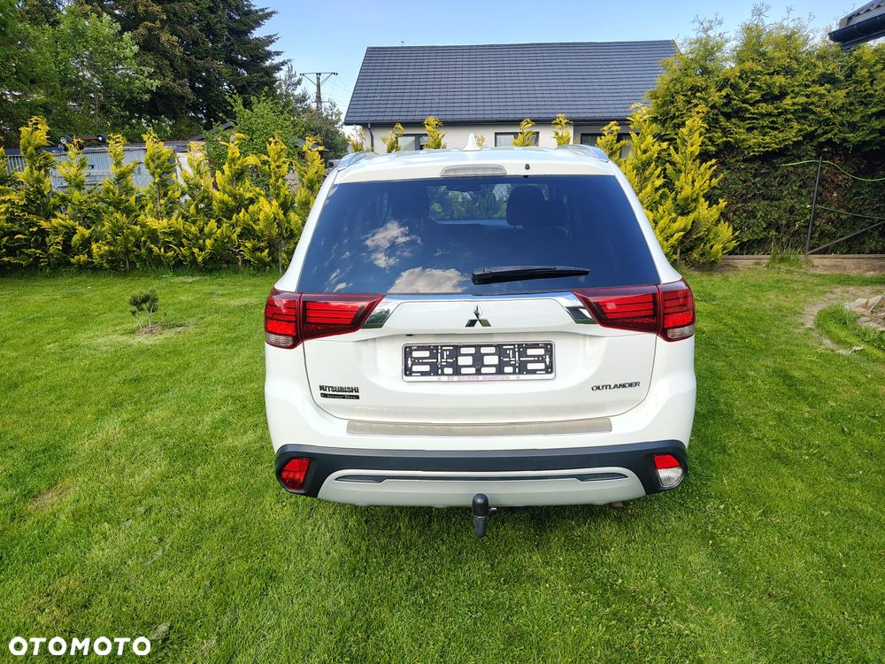 Mitsubishi Outlander - 11