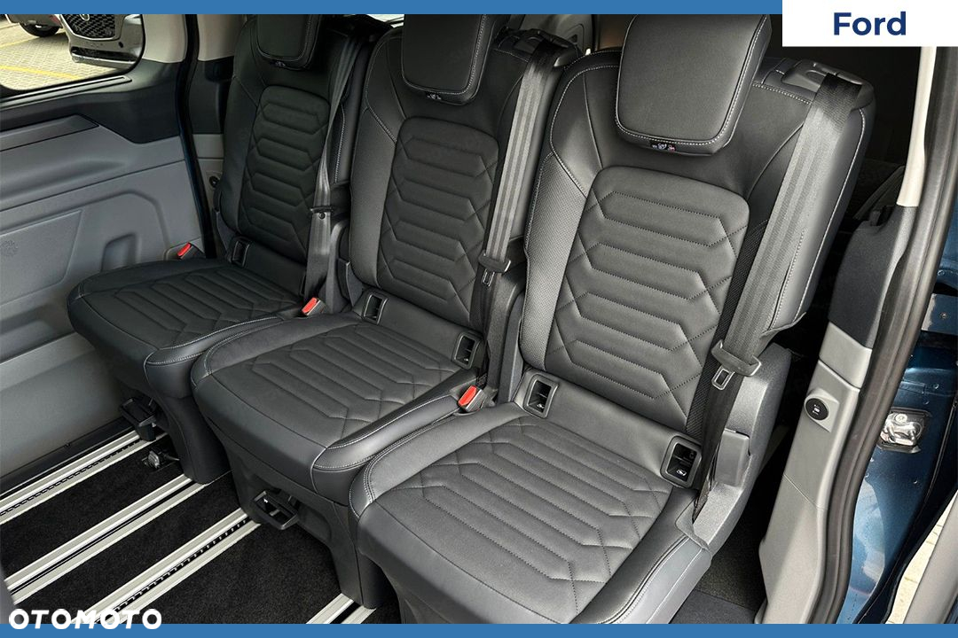 Ford Tourneo Custom - 12
