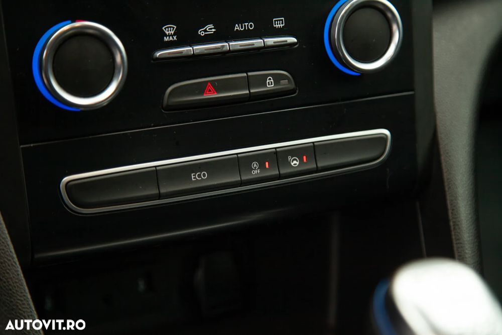 Renault Megane TCe 140 GPF R.S. LINE - 24