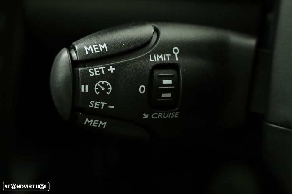 Peugeot 2008 1.2 PureTech Allure - 18