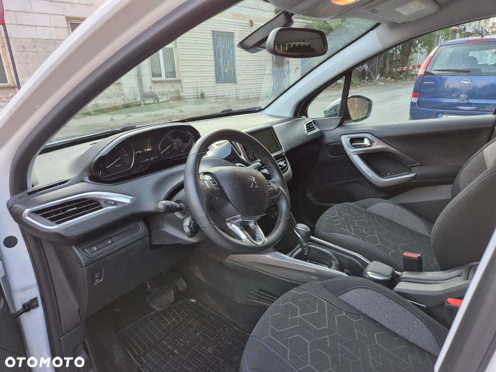 Peugeot 2008 1.2 Pure Tech GPF Allure S&S EAT6 - 7