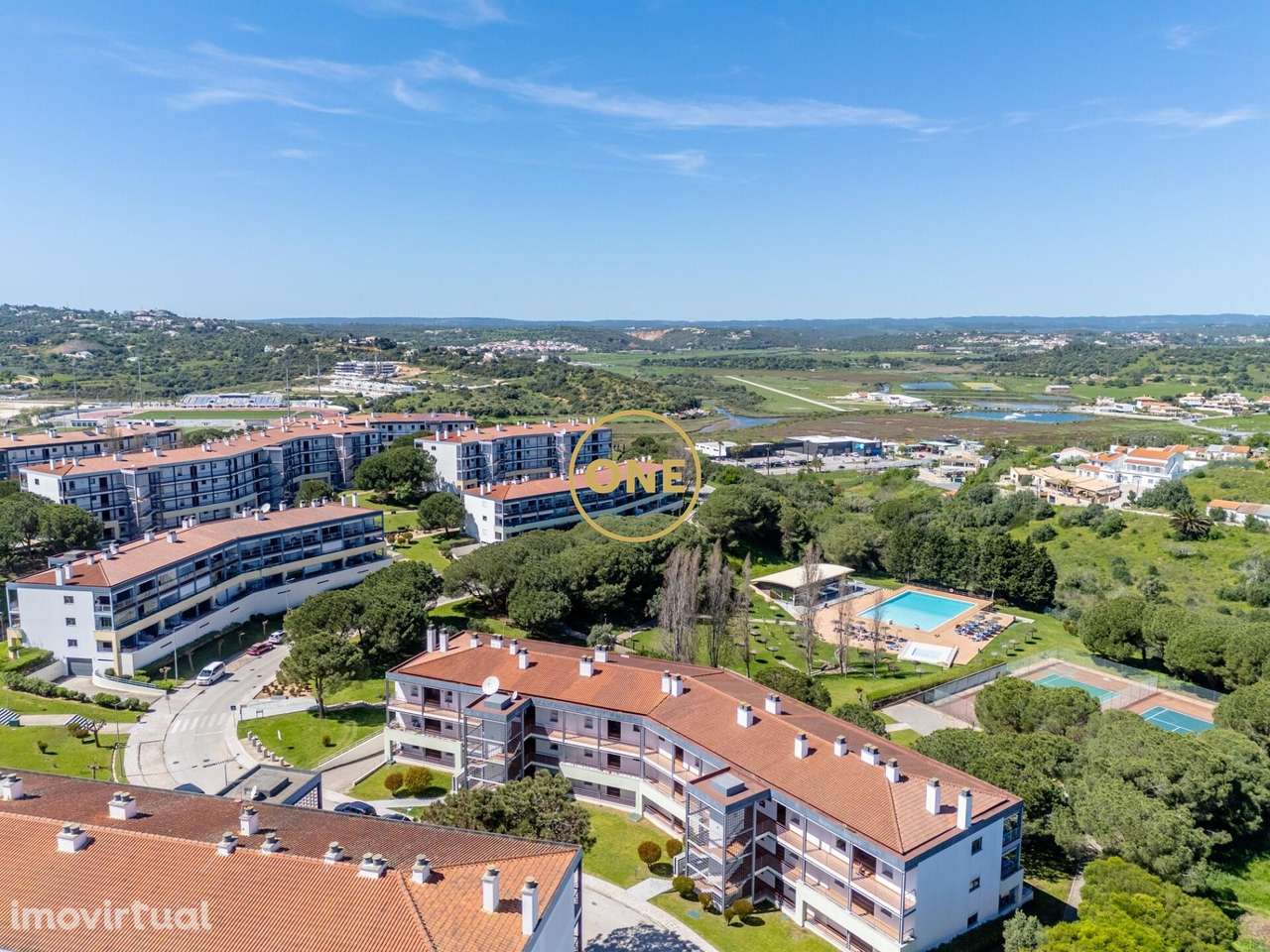 T2 com Vista Mar | Condomínio com Piscina | Estacionamento + Arrecada - Grande imagem: 2/32