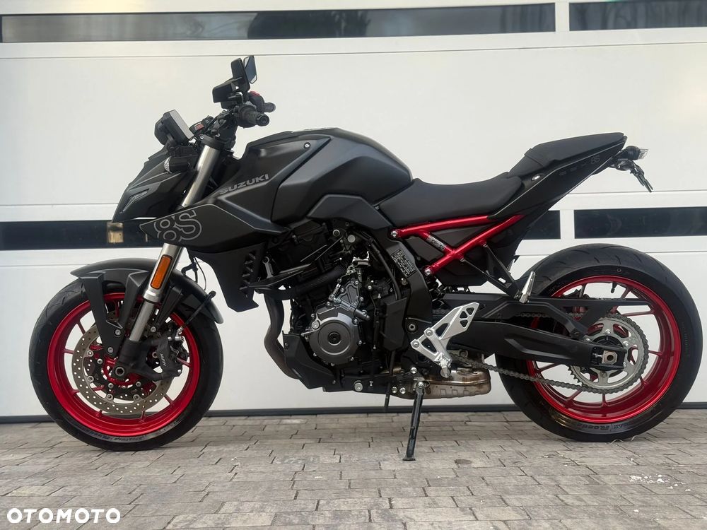 Suzuki GSX - 8