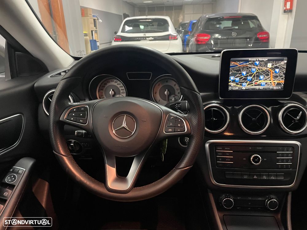 Mercedes-Benz CLA 180 d Shooting Brake Urban Aut. - 24