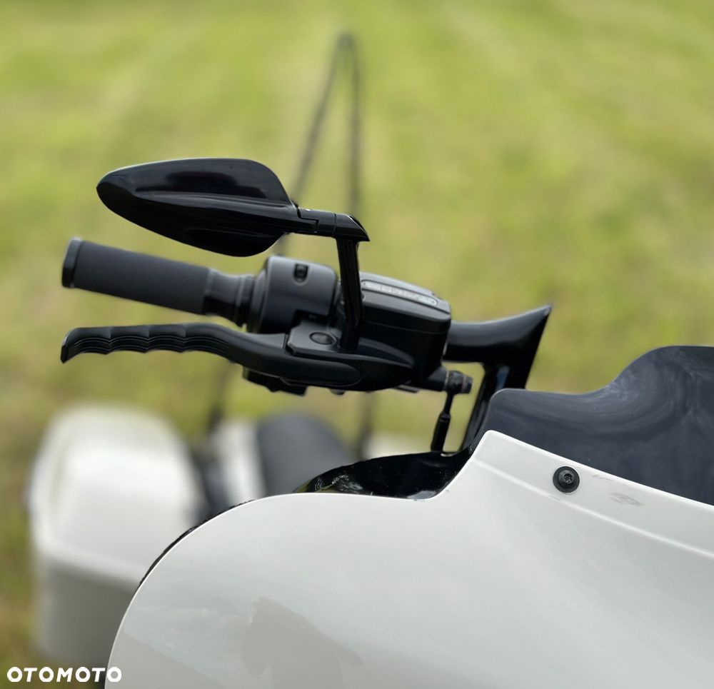 Harley-Davidson Touring Street Glide - 11