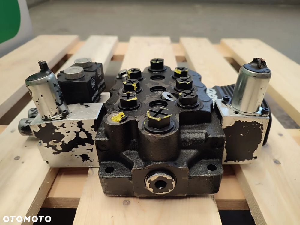 Rozdzielacz hydrauliczny 200061232114 BUCHER - 8