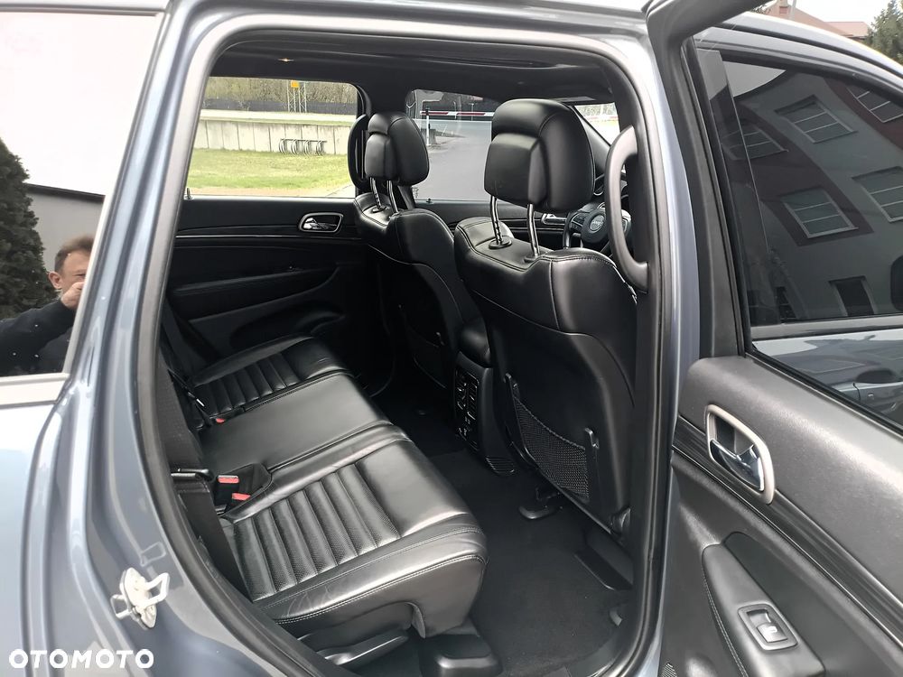 Jeep Grand Cherokee - 19