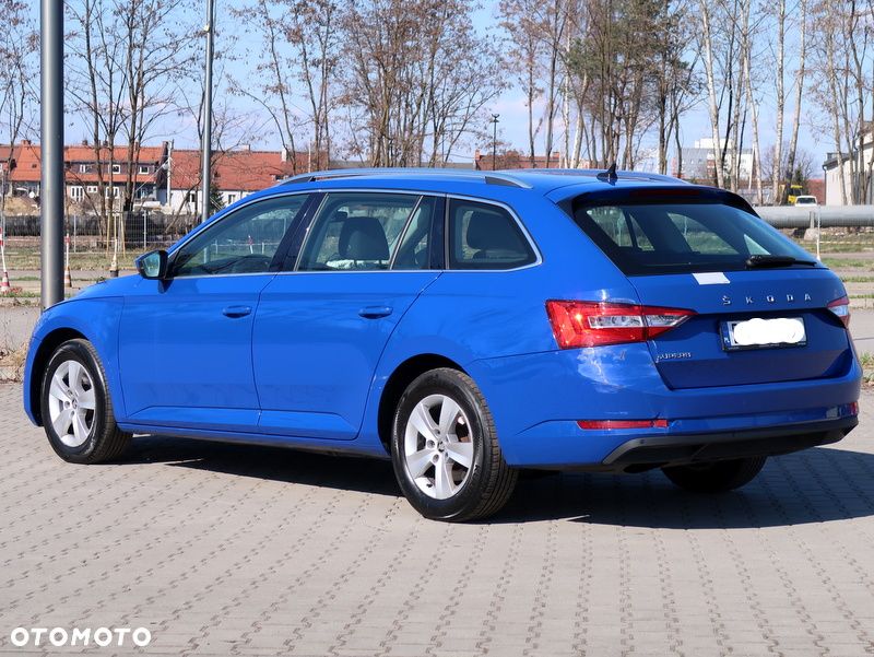 Skoda Superb 2.0 TDI SCR Ambition DSG - 4