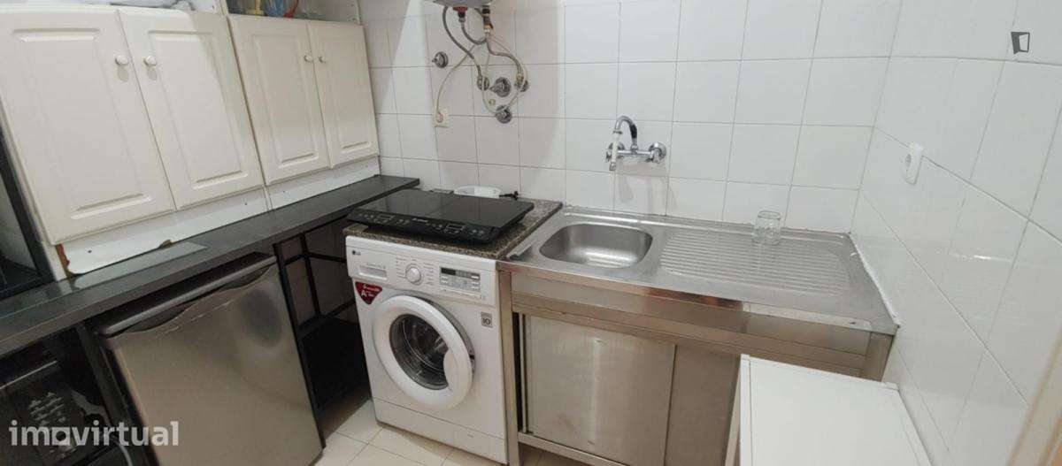 Quarto - localizado em Xabregas Lisbon - Grande imagem: 2/4
