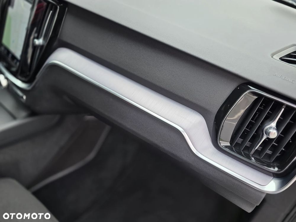 Volvo V60 D3 AWD Momentum Pro - 25