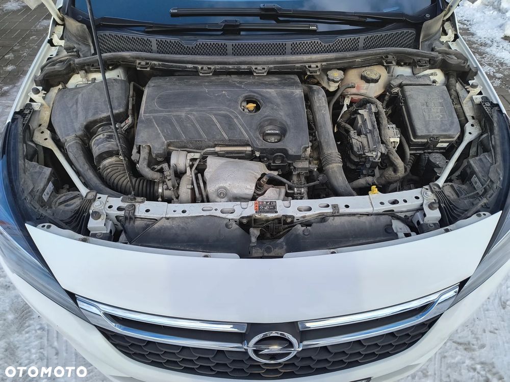 Opel Astra 1.6 T Enjoy S&S - 17