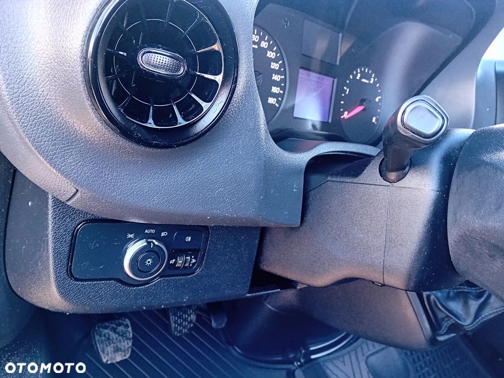Mercedes-Benz Sprinter - 20